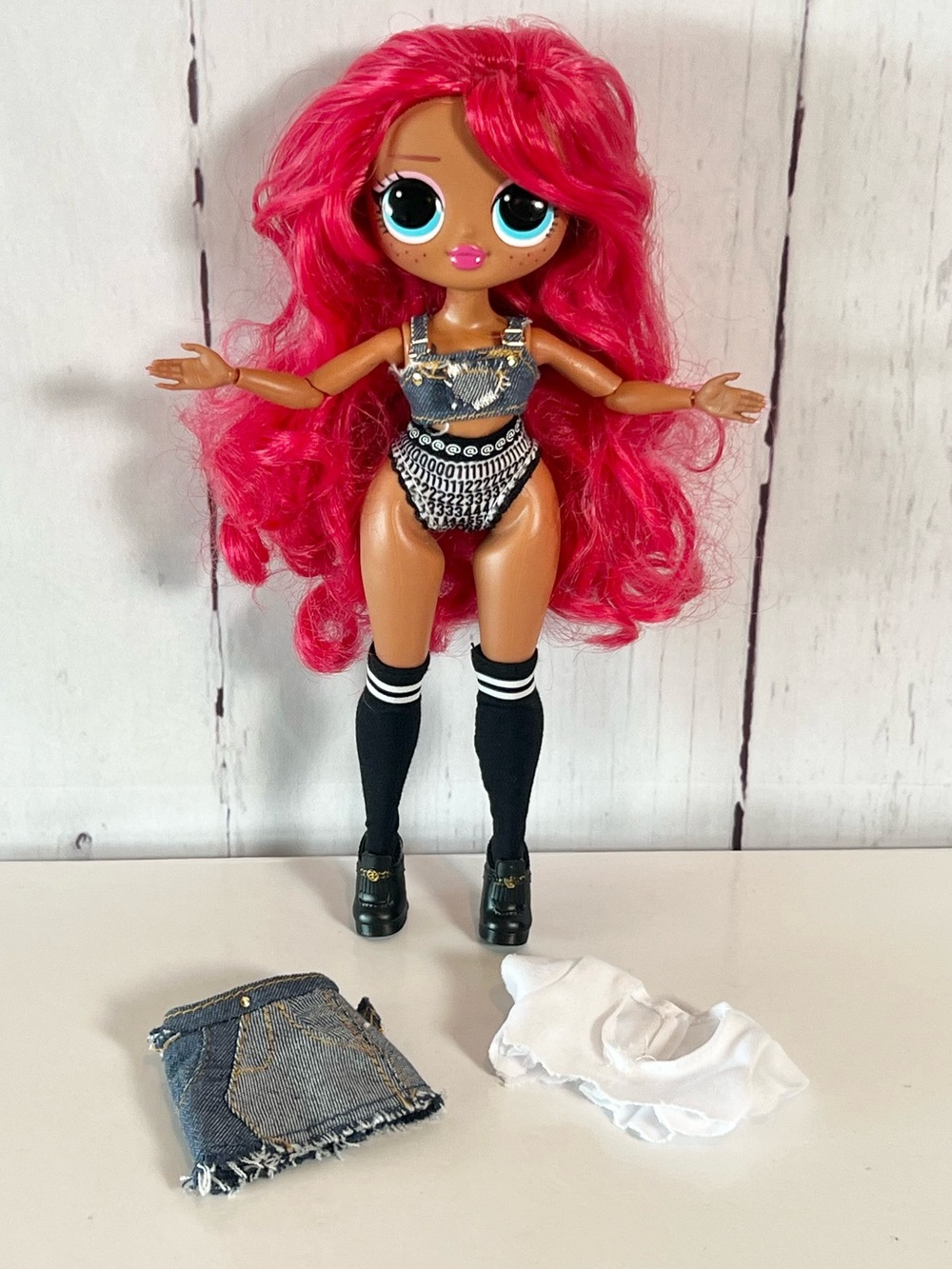 LOL Surprise OMG Class Prez Fashion Doll Series 3 Pink Hair With Extra Outfit